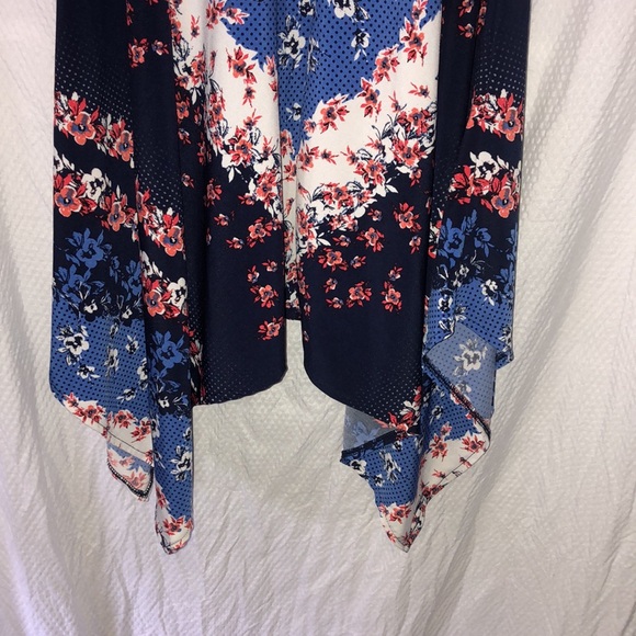 Floral Dress in a size Medium with back and angular detailing - Picture 8 of 9